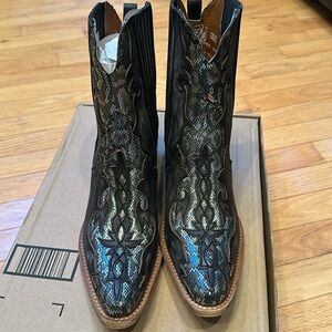 Dan Post Women’s Shay Booties-Round Toe